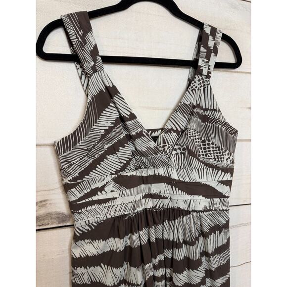 BCBG Dress 8 Sleeveless Defined Waist Brown Cream Printed Date Night Ready - Picture 7 of 7